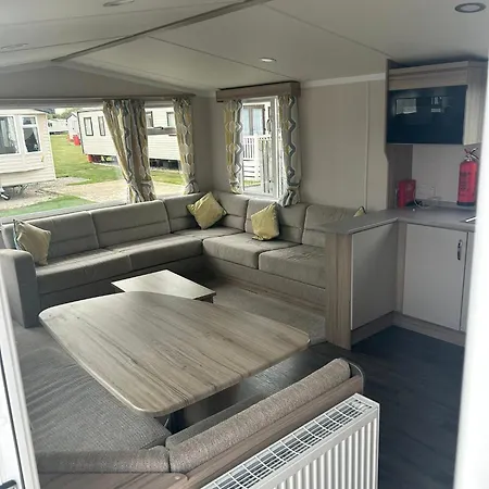 Beech Grove 10 Flamingo Land * Kirby Misperton